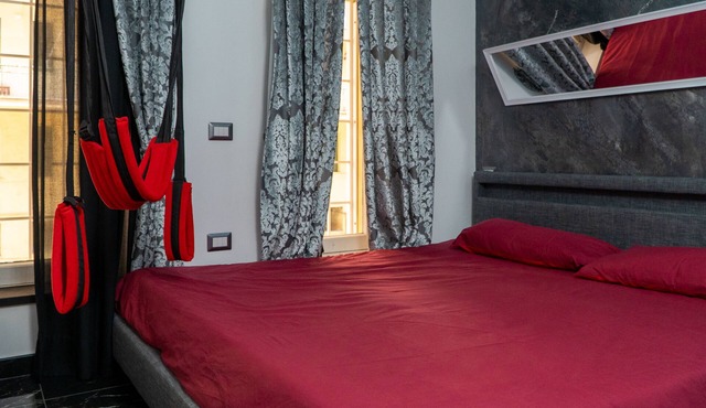 Luxury suite con vasca idromassaggio a tema Eros vicina al centro di Roma