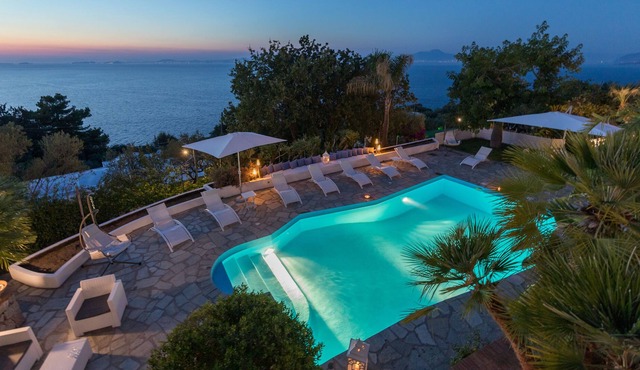 Luxury Villa in "Capri style" with pool & private garden
