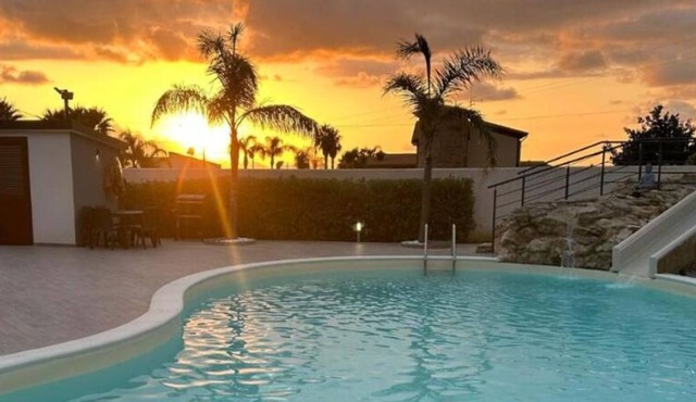 Luxury villa with pool and jacuzzi near the sea