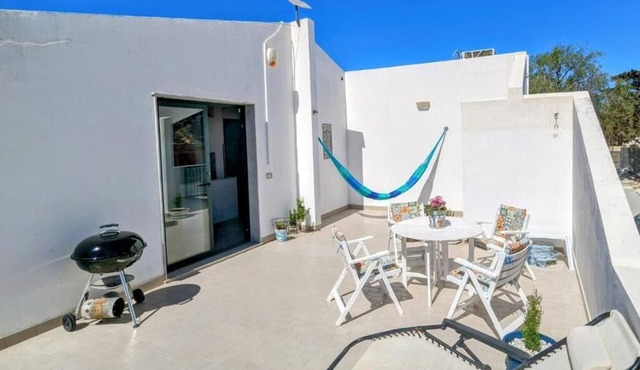 MARGUS, holliday home with terrace sea view and private parking