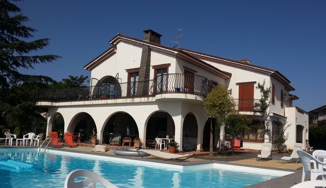 MariÆtna panoramic villa with pool