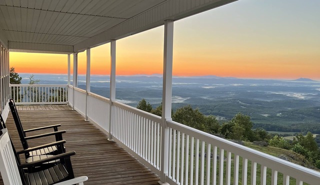 Misty Mountain: Breathtaking views, peaceful moments, and fun with loved ones. in Fancy Gap