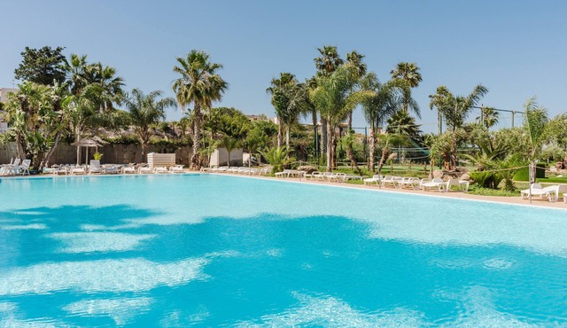 Mobile Home 'Casa Mobile Deluxe' with Shared Pool, Wi-Fi and Air Conditioning