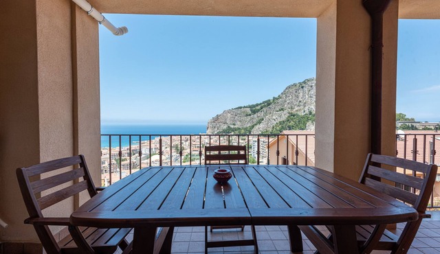 Modern Apartment with Sea View, Wi-Fi and Air Conditioning