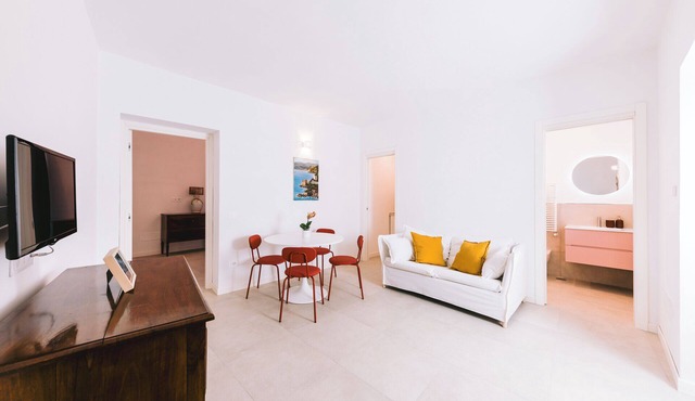 Modern central apartment equipped with every comfort and outdoor area