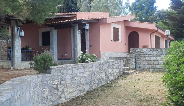 Modern cottage of 180sqm about 3km from Caccamo and12km from the sea