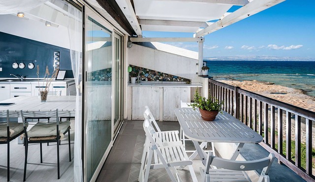 Modern seafront apartment with panoramic terrace