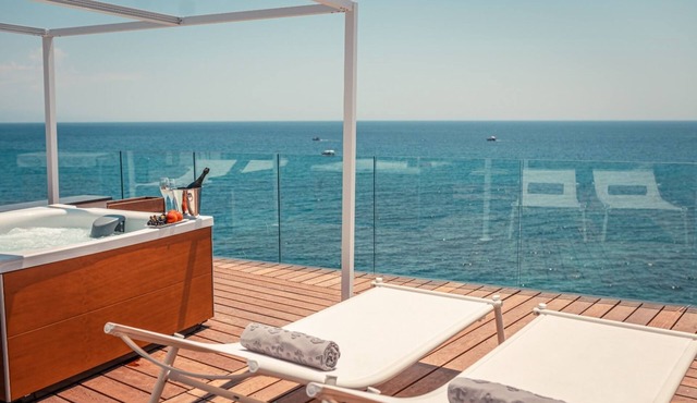 Nautilus Hotel