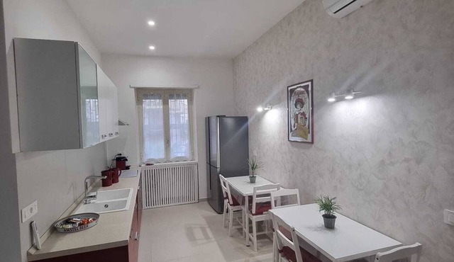 New apartment in Vomero 8 beds 600 mt from metro "4 Giornate".