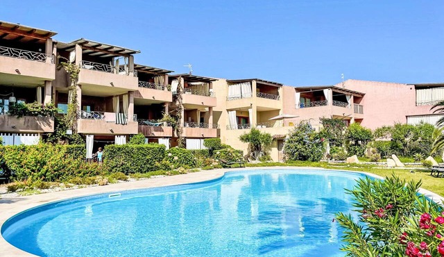 Nice apartment for 4 guests with WIFI, A/C, pool, TV, terrace and pets allowed