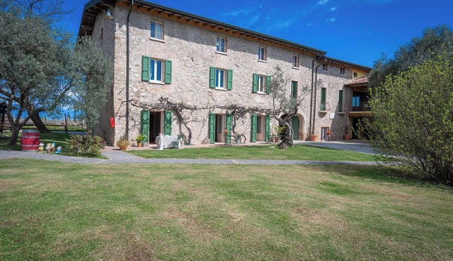 Nice apartment in villa for 3 people with A/C, pool, WIFI, close to Sirmione in Desenzano Del Garda