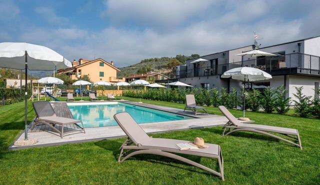 Nice apartment for 6 people with WIFI, A/C, pool, TV, terrace and pets allowed in Imperia