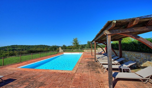 Nice apartment for 2 people with A/C, pool, TV and panoramic view, close to Siena