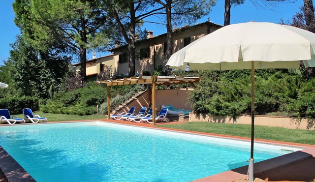 Nice apartment in villa for 4 guests with pool, WIFI, TV, patio, pets allowed and panoramic view