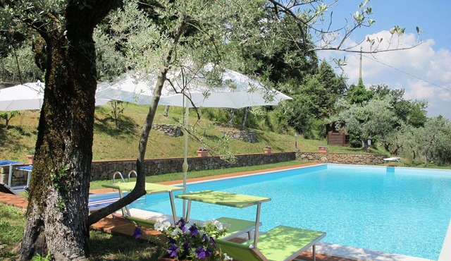 Nice apartment in villa for 4 guests with WIFI, pool, TV, patio and pets allowed