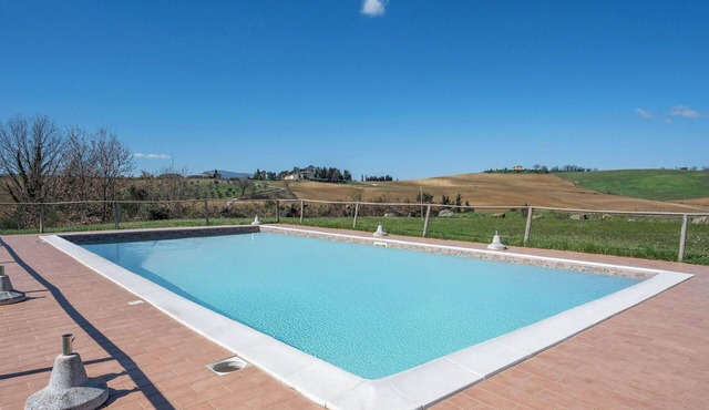 Nice apartment in villa for 7 guests with pool, WIFI, TV, patio and pets allowed
