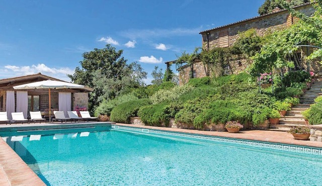 Nice home in Orvieto TR with private swimming pool, can be inside or outside