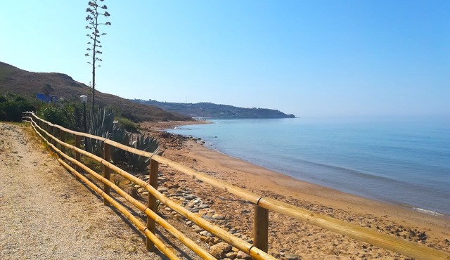 Oasis on the sea - cottage 2 On the beach.