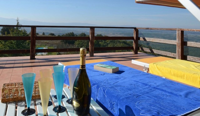 Old Hunting Lodge With Exceptional Views of Lakes and Villages of Val di Chiana
