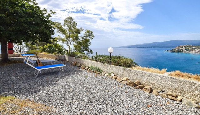 On one of the most suggestive stretches of the Ionian coast of Calabria, in the heart of the "Costa