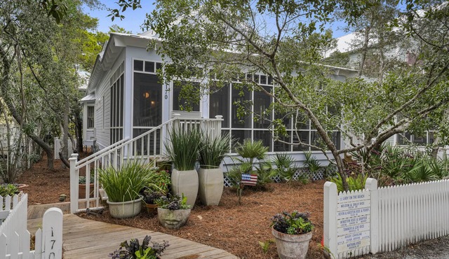 One Story, Steps To Seaside Ave & Ruskin Park In Seaside, + 2 Adult Bikes! in Santa Rosa Beach