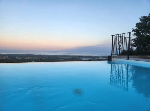 Open Land Holiday Suite
