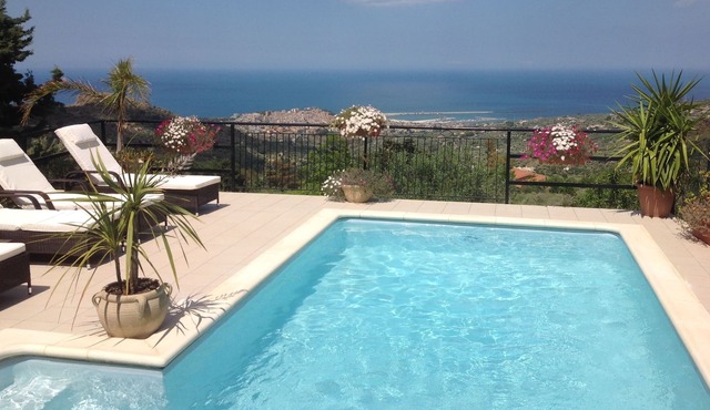Outstanding Sea & Mountain Views by day & night. Private Pool, jacuzzi