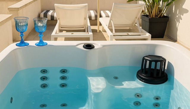 P4T BY THE SEA WITH JACUZZI - TERRACE AND SEA VIEW- 20MT FROM THE BEACH