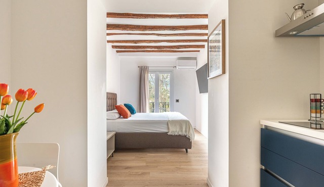 Palazzo Ferrara Apartments with Balcony by Wonderful Italy