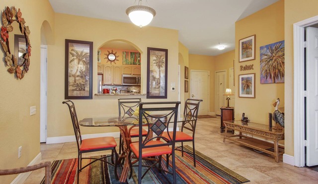 Palm Tree Paradise! Bright Tropical Fun with “Frozen” Bedroom - 3 mi from WDW in Kissimmee