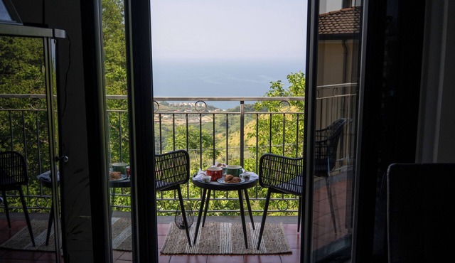 Panoramic house surrounded by nature just 8 minutes from the beaches of Diamante
