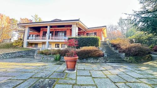 Panoramic VILLA in Turin