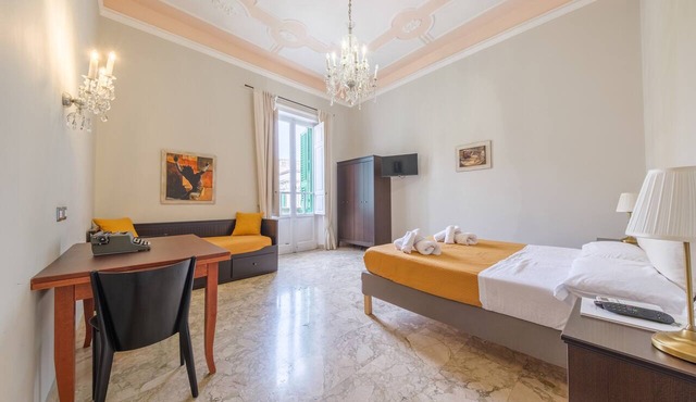 Period Room '1924' with Balcony, Wi-Fi and Air Conditioning