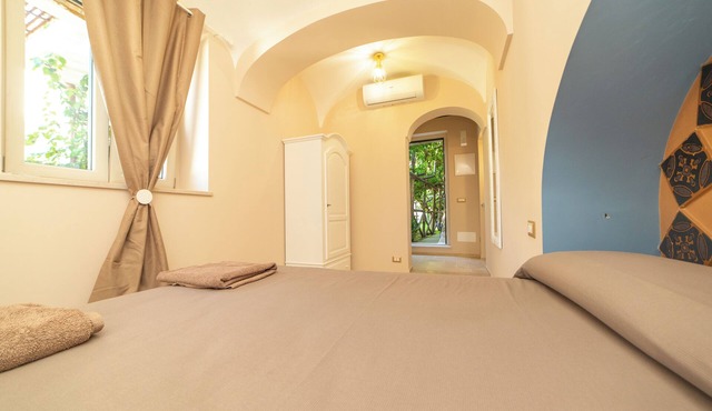 Poggio Angelarosa: double room in lemon garden on the hills of the Amalfi Coast