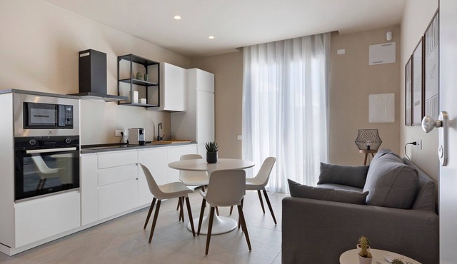 'Ponente' Apartment with Balcony, Wi-Fi and Air Conditioning