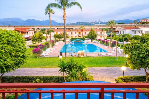 Pool & Sea House Vittoria - WiFi, A-C, front Eolie