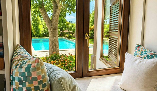 Private pool villa with views of Etna