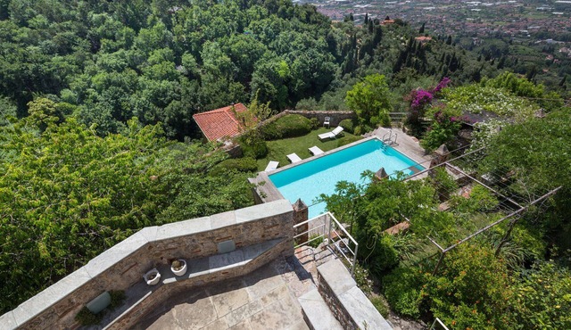 Private Villa with private pool, A/C, WIFI, TV, terrace, panoramic view, close to Viareggio