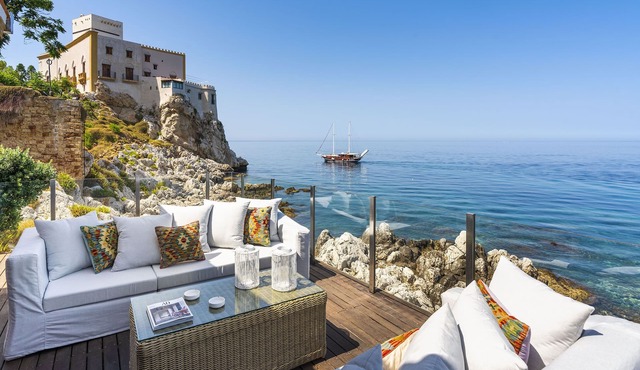 Rais house with private access to the sea
