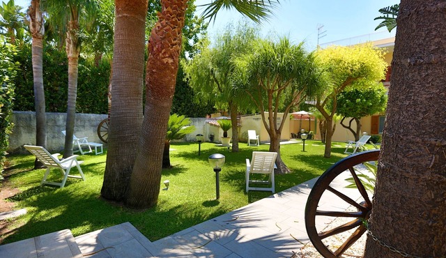 RE SOLE La Villa - Holiday Home URANO - An oasis of relaxation near the beaches