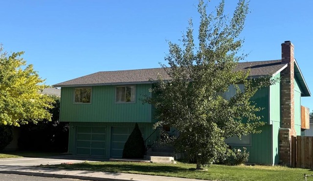 Relax, Unwind in a Spacious Home with Outdoor Living in Kennewick