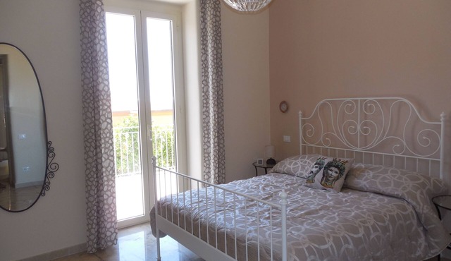 RELAXING VACATION RENTALS CLOSE TO CITY CENTER - LATE CHECK-OUT INCLUDED!