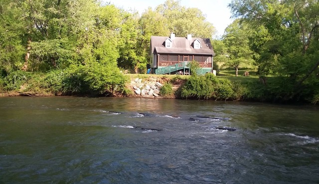 RiverFront, WI-FI/Cell, Pet Friendly, Folk School in Murphy
