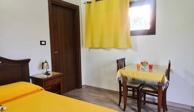 Room 2 double with bathroom, air conditioning and separate entrance