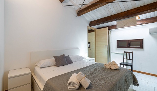 Room 205 at 'Le Saline Rooms Marzamemi' with Wi-Fi and Air Conditioning