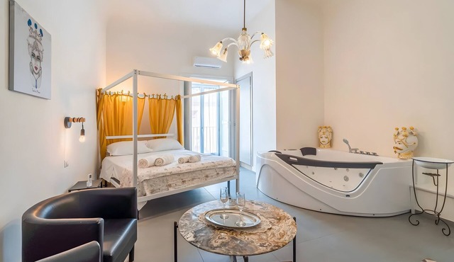 Room 'Al 214 - Suite' with Balcony, Wi-Fi and Air Conditioning