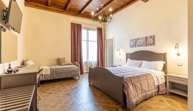 Room 'Al Duomo - Camera Tripla' with Shared Terrace, Wi-Fi and Air Conditioning