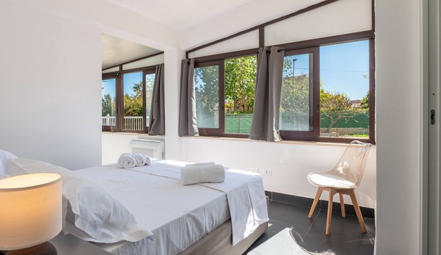 Room 'Altavilla 1' with Shared Garden and Air Conditioning