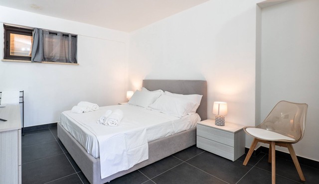 Room 'Altavilla 2' with Shared Garden and Air Conditioning