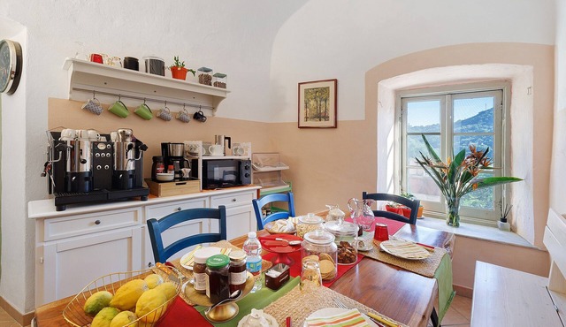 Room 'Azzurra' with Shared Terrace, Wi-Fi and Air Conditioning